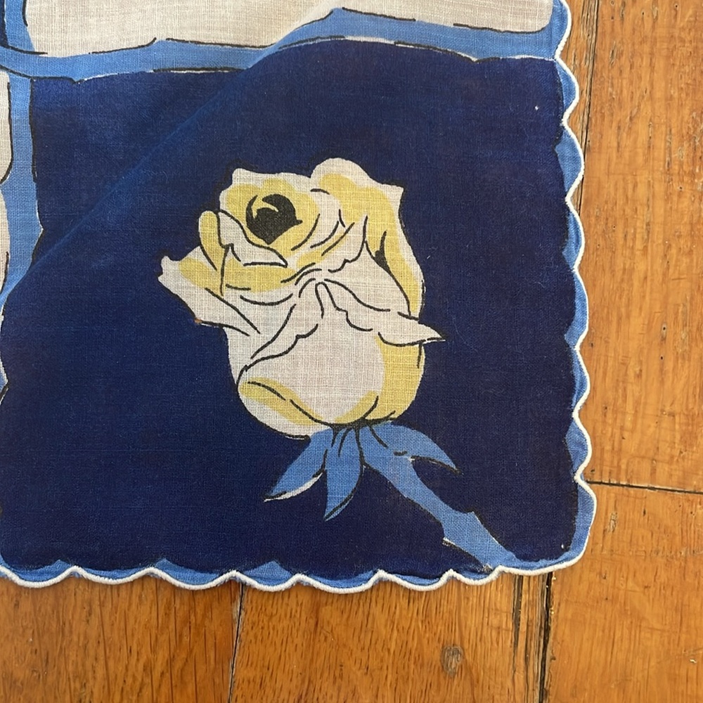 Vintage Floral Handkerchief. - Picture 6 of 7